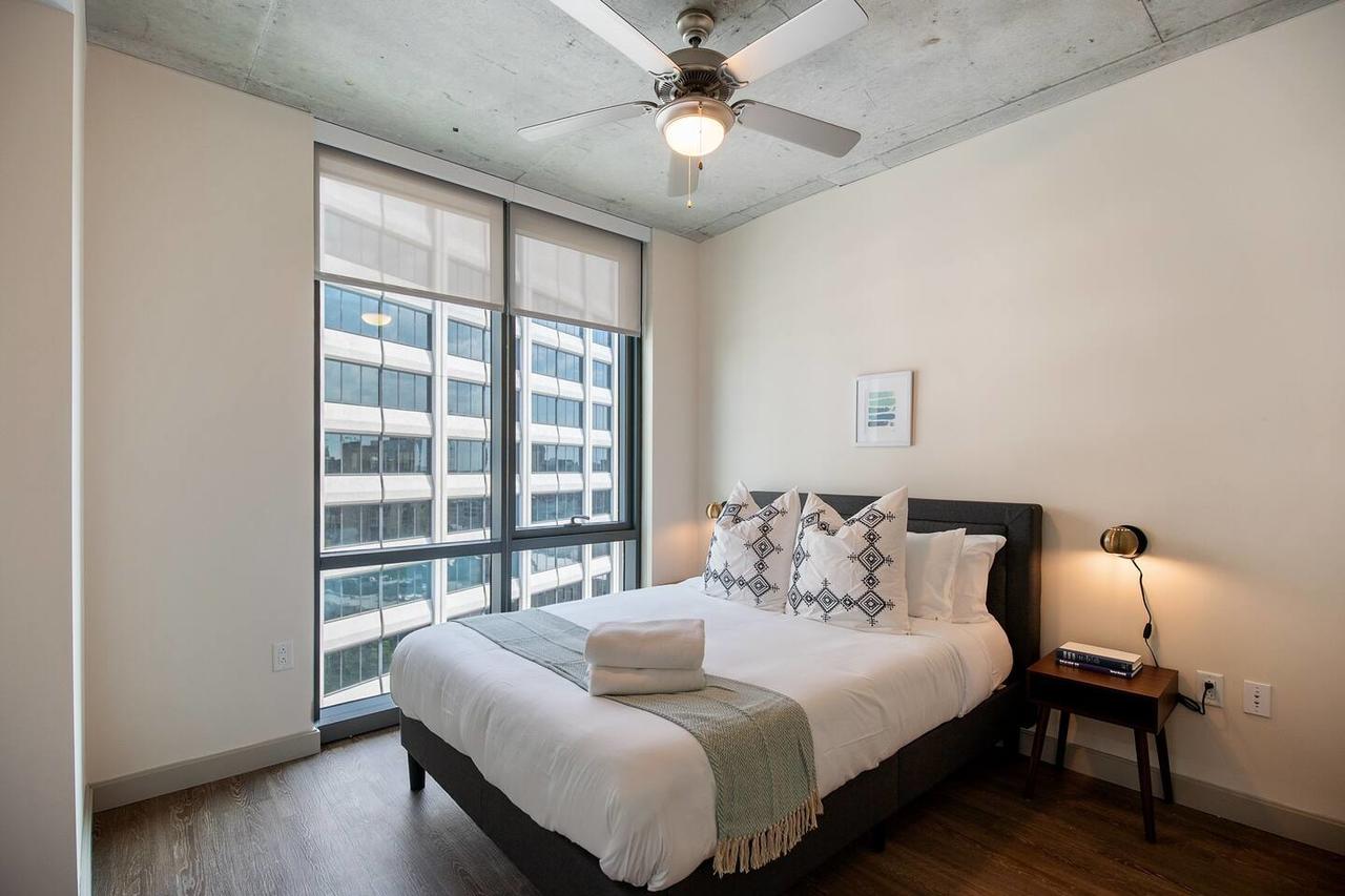 Luxury Retreat + Amenitized Building - thumb 11