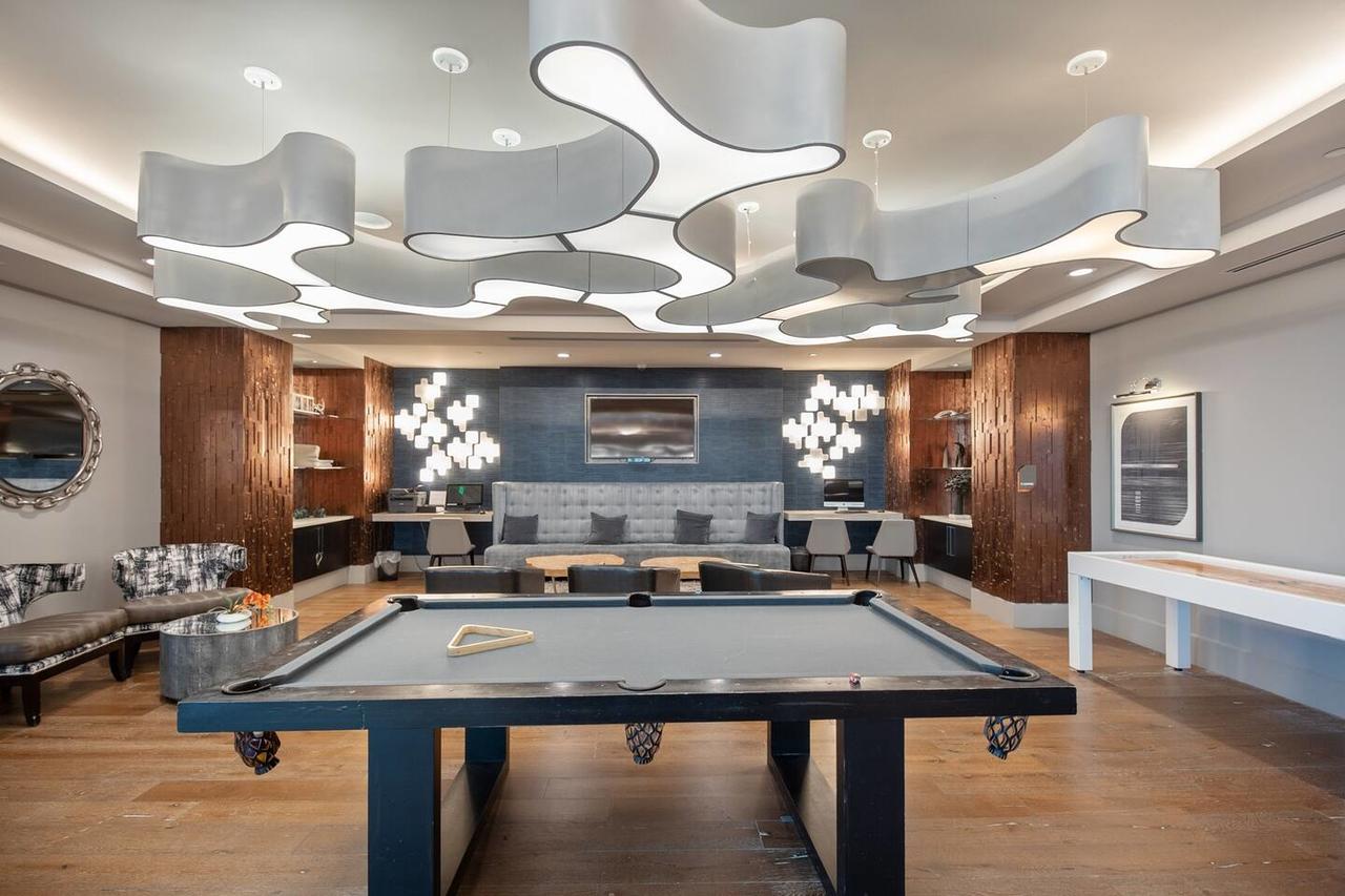 Luxury Retreat + Amenitized Building - thumb 19