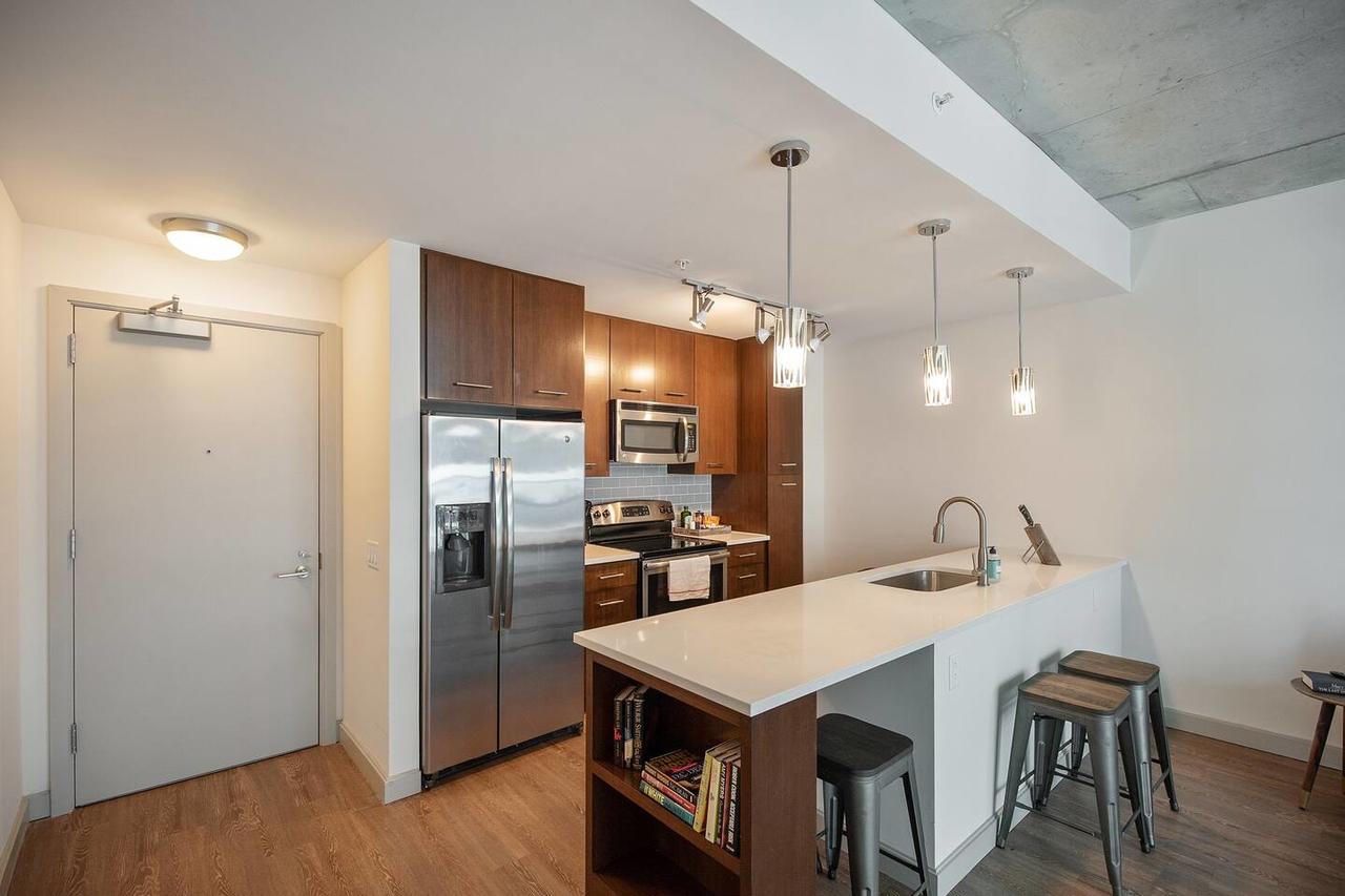 Luxury Retreat + Amenitized Building - thumb 6