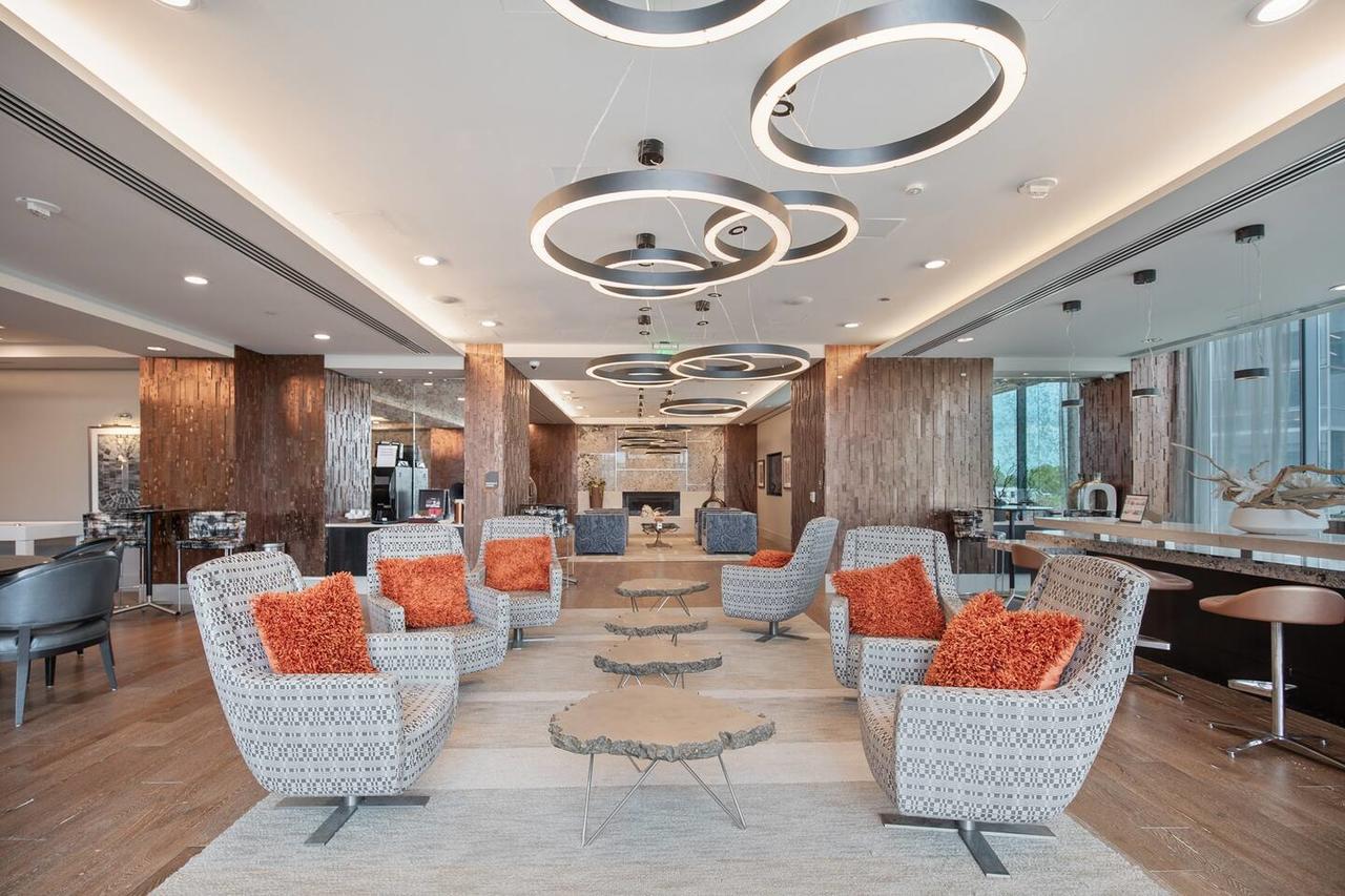 Luxury Retreat + Amenitized Building - thumb 14