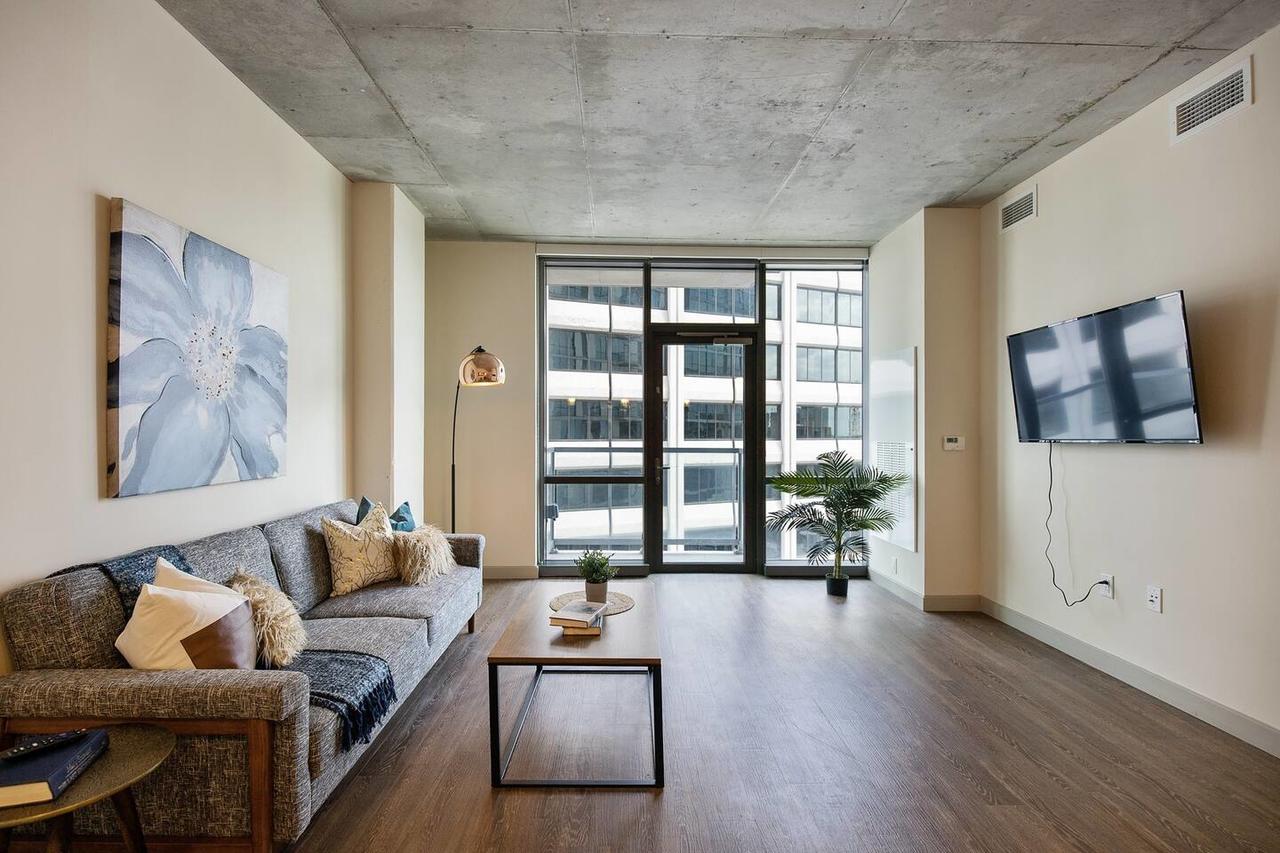 Luxury Retreat + Amenitized Building - thumb 0