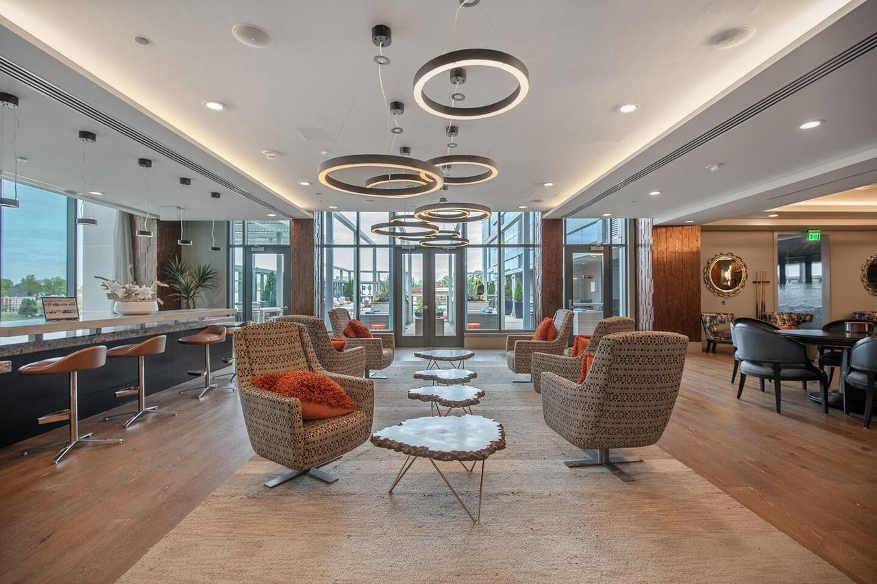 Luxury Retreat + Amenitized Building - thumb 21