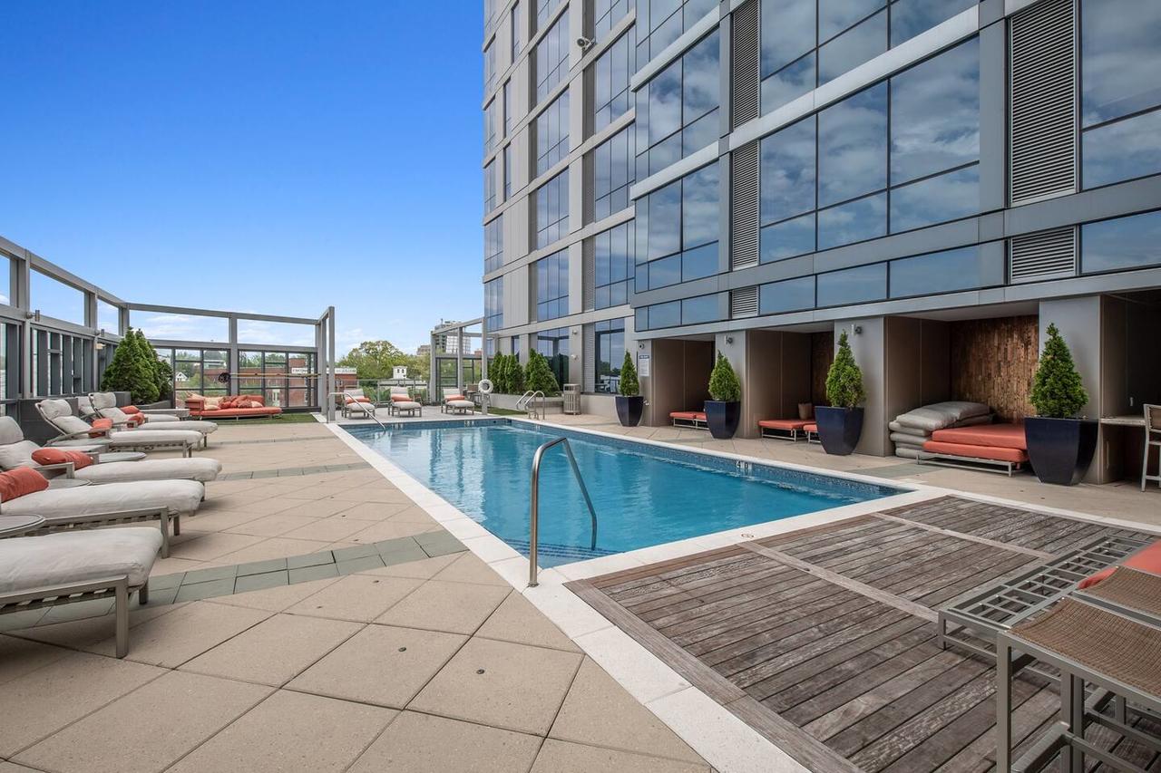 Luxury Retreat + Amenitized Building - thumb 24