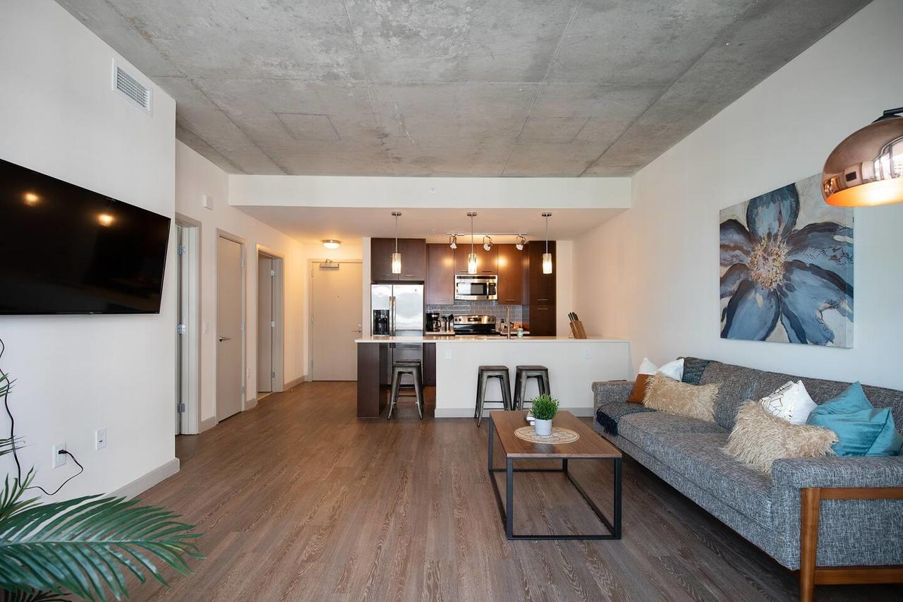 Luxury Retreat + Amenitized Building - thumb 2