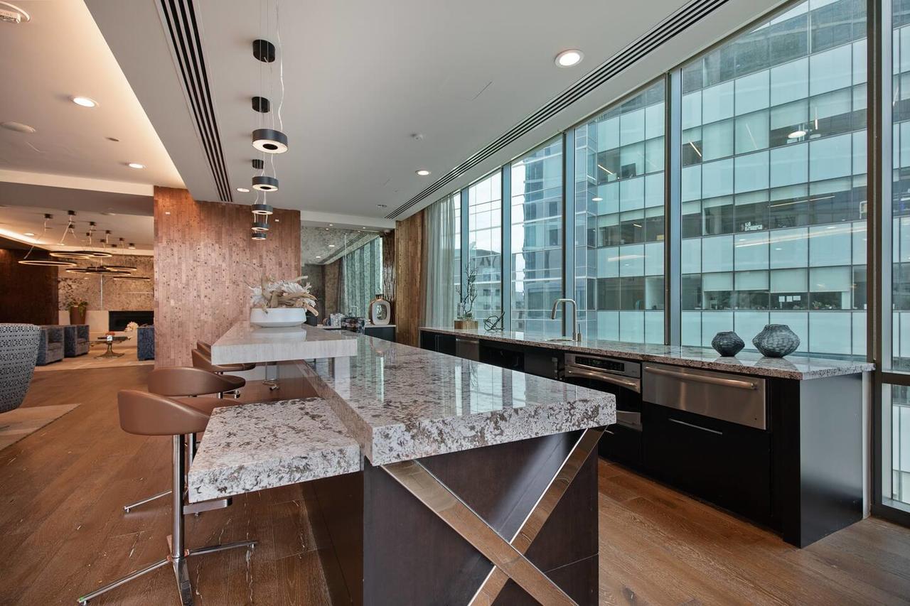 Luxury Retreat + Amenitized Building - thumb 16