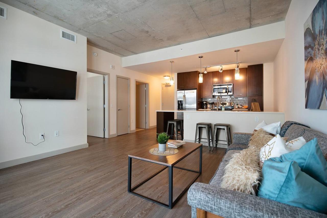 Luxury Retreat + Amenitized Building - thumb 3