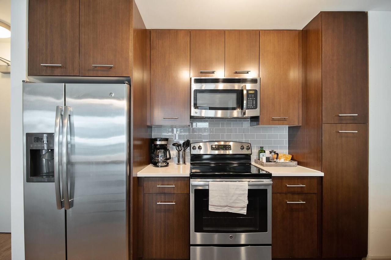 Luxury Retreat + Amenitized Building - thumb 8