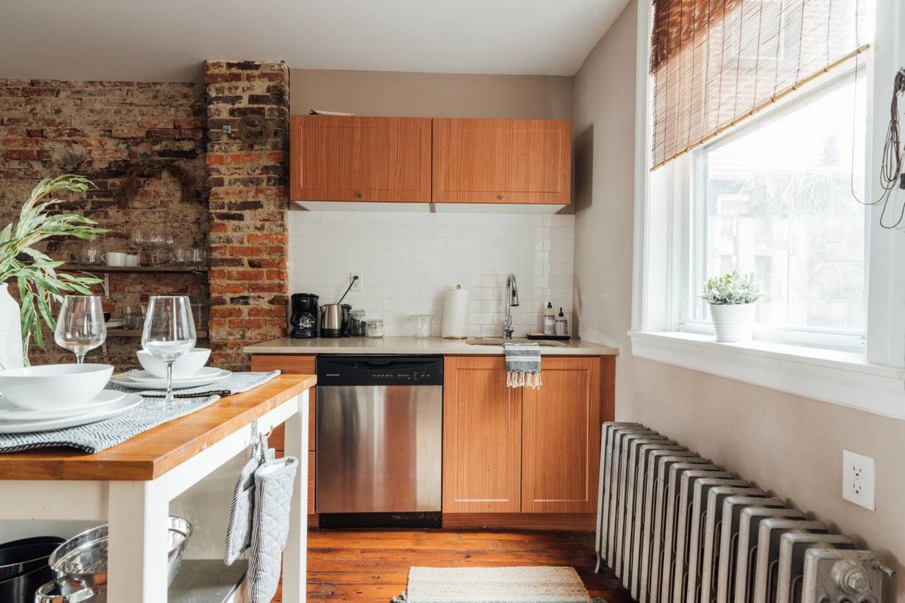 Laurel Street Â· Stylish 4 BR - Cute Patio - Amazing Beds - 96 Walk Score - thumb 23
