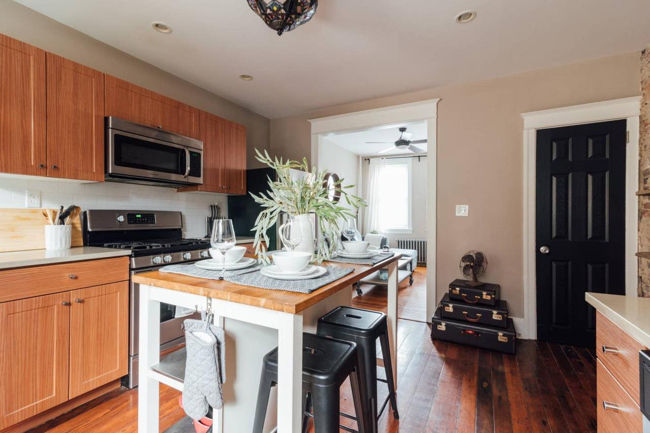 Laurel Street Â· Stylish 4 BR - Cute Patio - Amazing Beds - 96 Walk Score - thumb 14