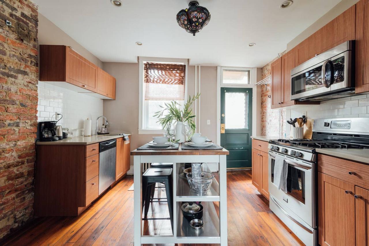 Laurel Street Â· Stylish 4 BR - Cute Patio - Amazing Beds - 96 Walk Score - thumb 44