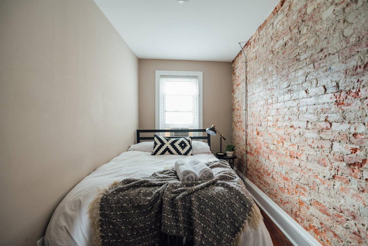 Laurel Street Â· Stylish 4 BR - Cute Patio - Amazing Beds - 96 Walk Score - thumb 4
