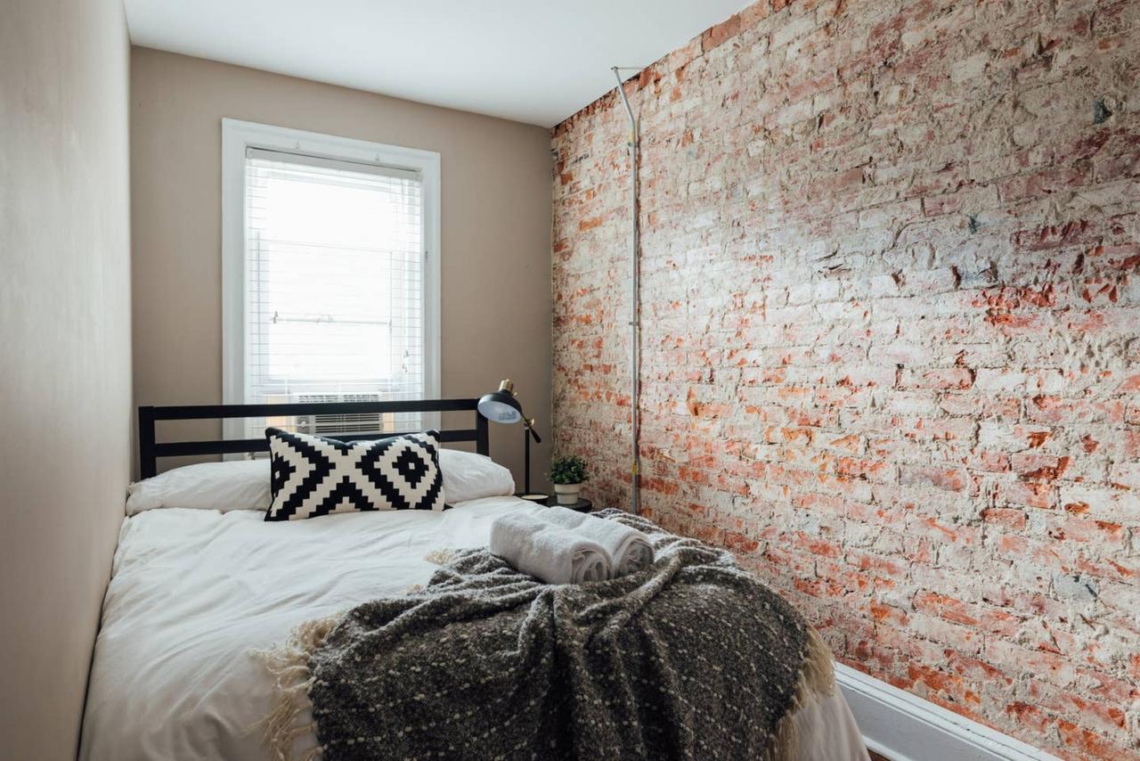Laurel Street Â· Stylish 4 BR - Cute Patio - Amazing Beds - 96 Walk Score - thumb 1