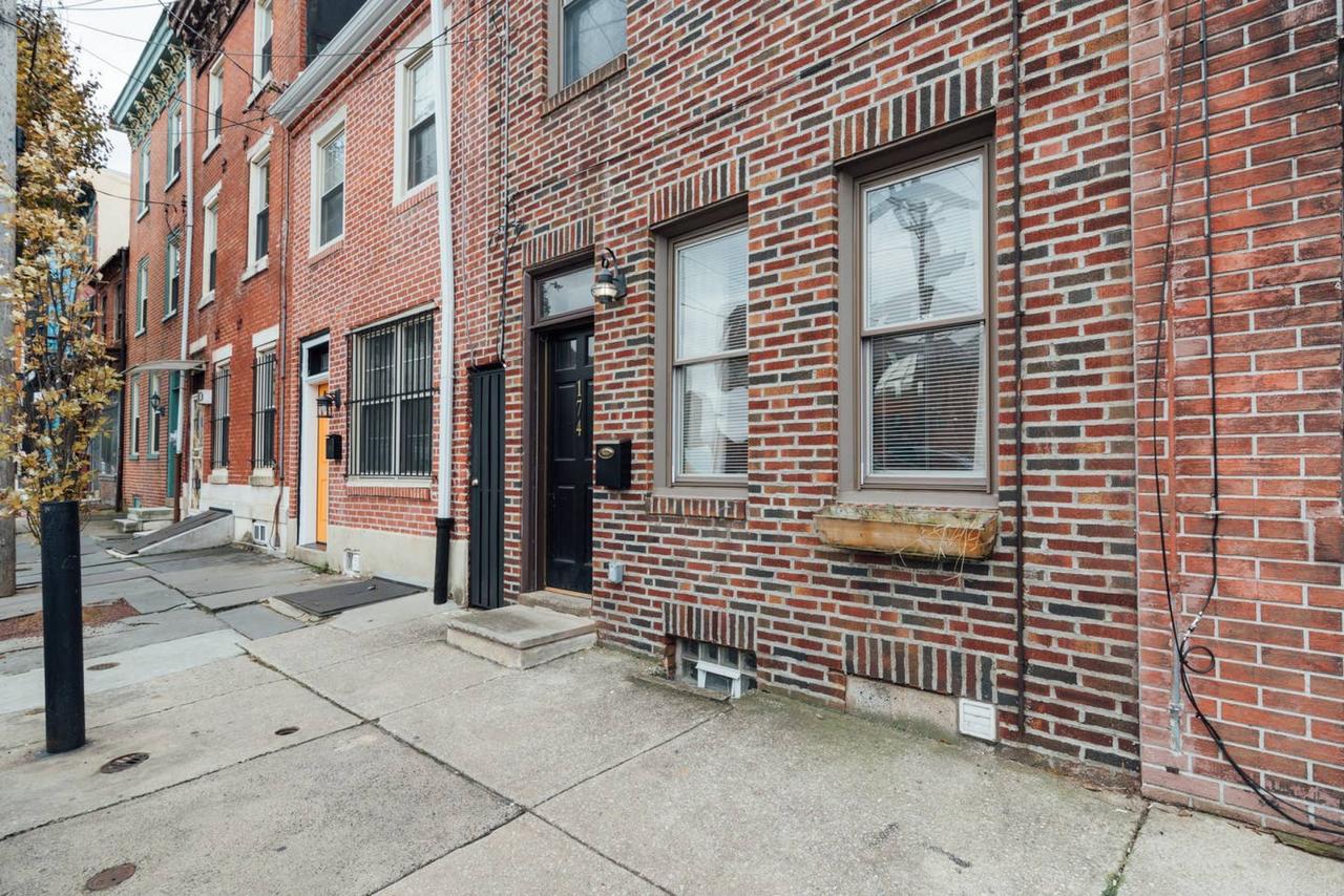 Laurel Street Â· Stylish 4 BR - Cute Patio - Amazing Beds - 96 Walk Score - thumb 27