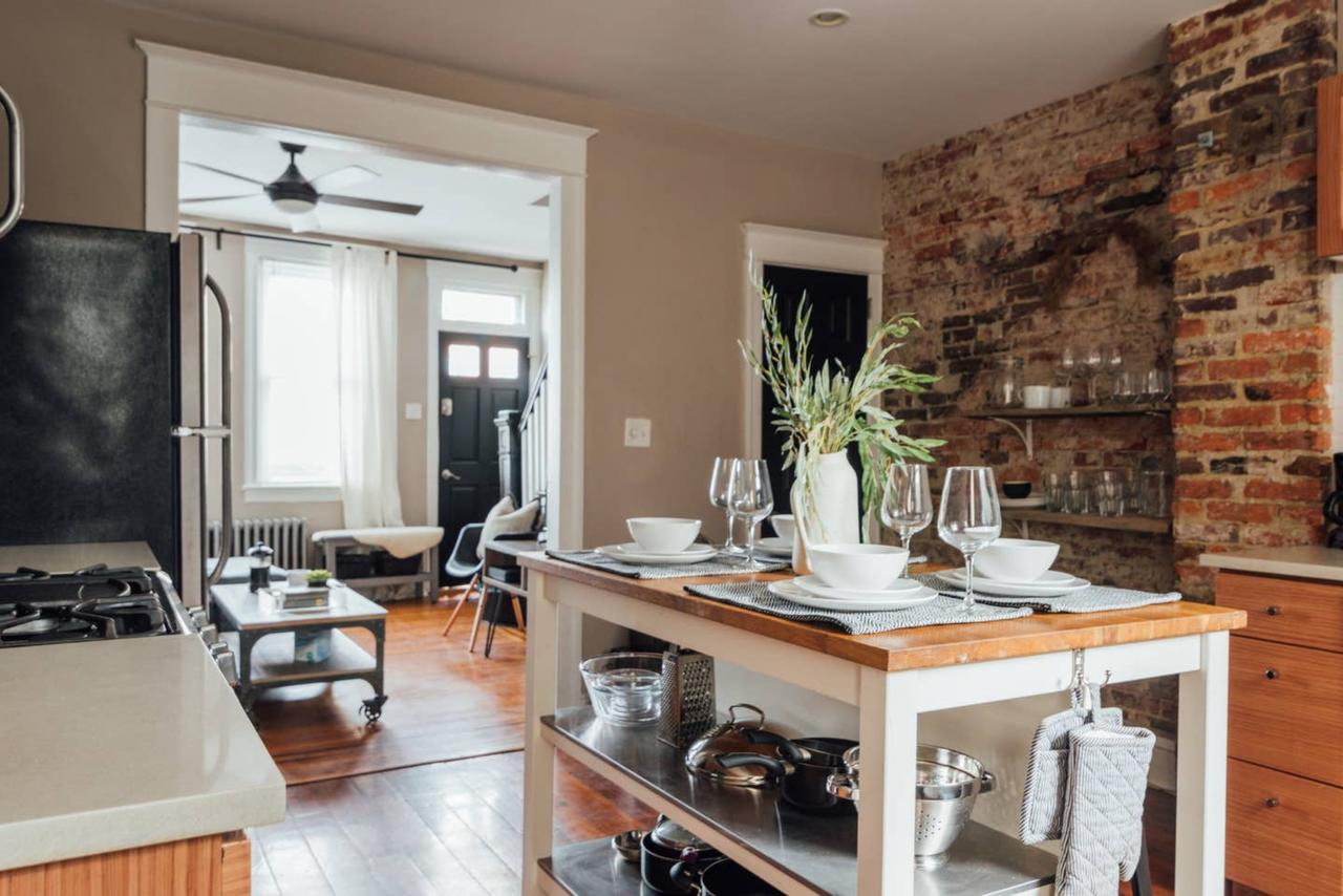 Laurel Street Â· Stylish 4 BR - Cute Patio - Amazing Beds - 96 Walk Score - thumb 17