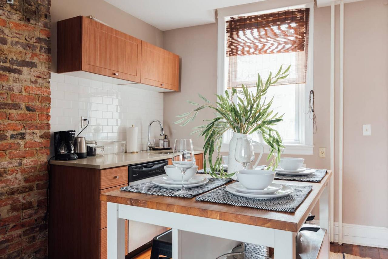 Laurel Street Â· Stylish 4 BR - Cute Patio - Amazing Beds - 96 Walk Score - thumb 21
