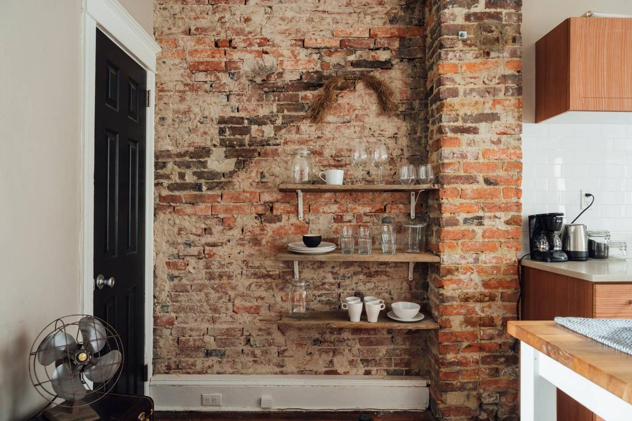 Laurel Street Â· Stylish 4 BR - Cute Patio - Amazing Beds - 96 Walk Score - thumb 8