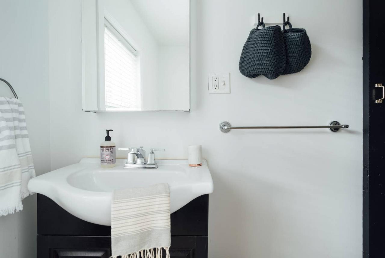 Laurel Street Â· Stylish 4 BR - Cute Patio - Amazing Beds - 96 Walk Score - thumb 10