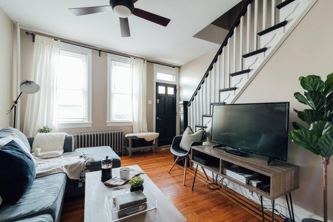 Laurel Street Â· Stylish 4 BR - Cute Patio - Amazing Beds - 96 Walk Score - thumb 26
