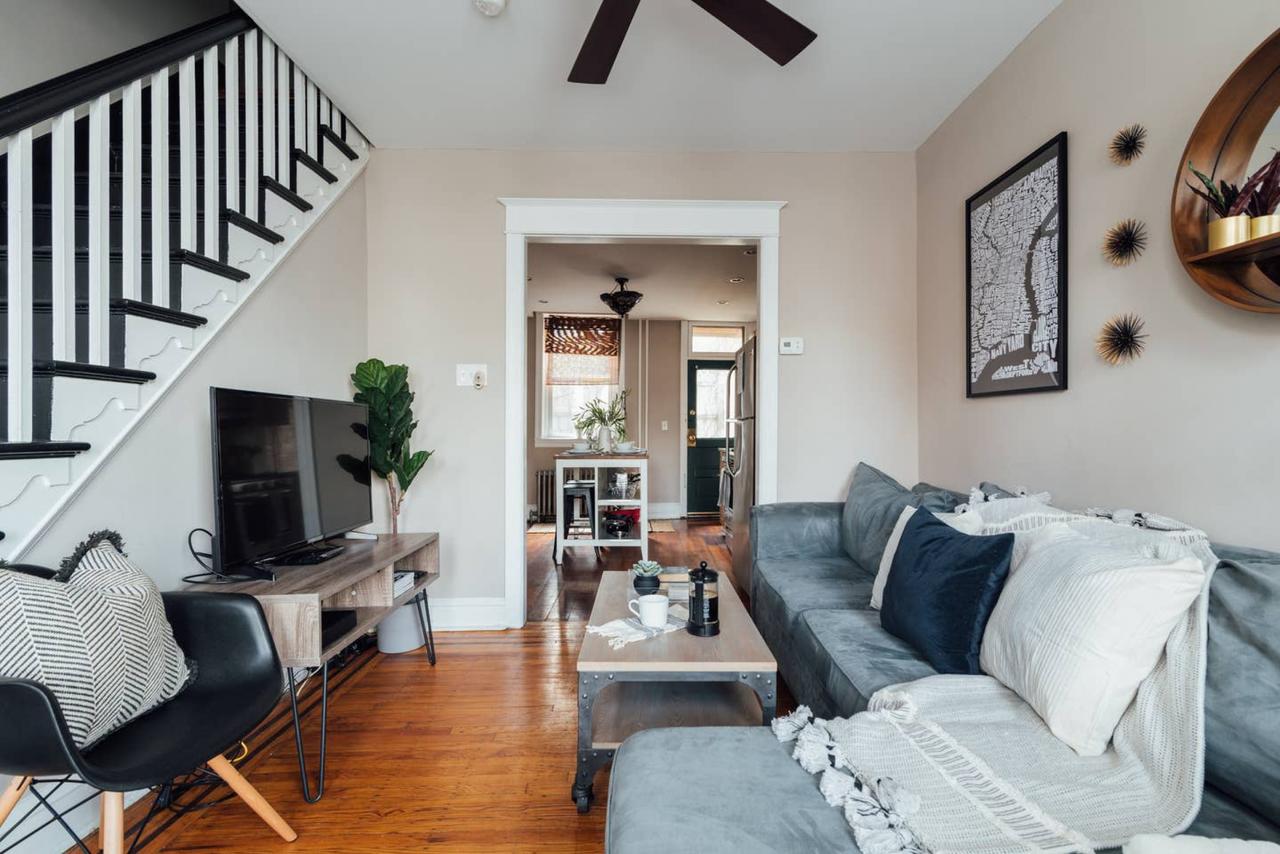 Laurel Street Â· Stylish 4 BR - Cute Patio - Amazing Beds - 96 Walk Score - thumb 12