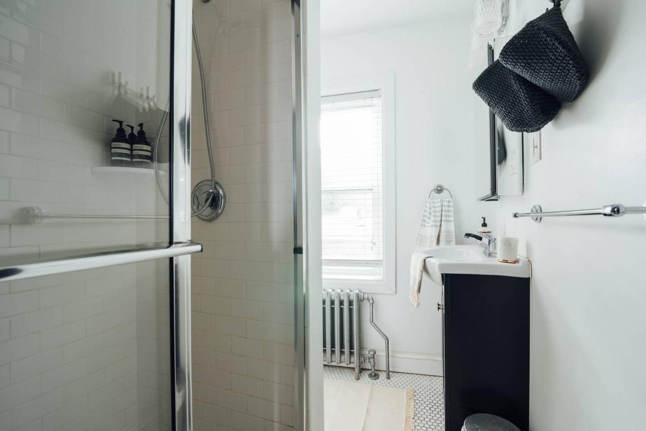 Laurel Street Â· Stylish 4 BR - Cute Patio - Amazing Beds - 96 Walk Score - thumb 29