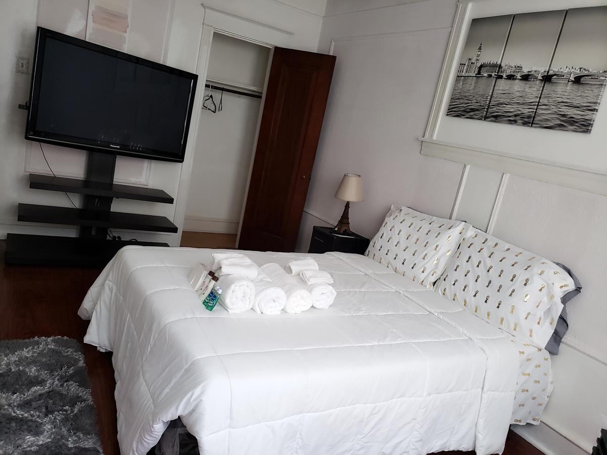 Beautiful Private Bedroom & Bathroom - thumb 6