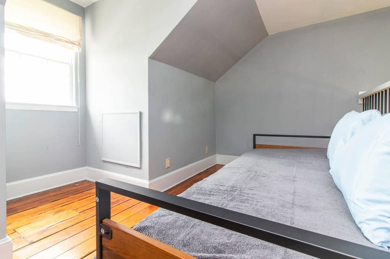 Historic Gem - City Center/Patio/Soak Tub - thumb 20