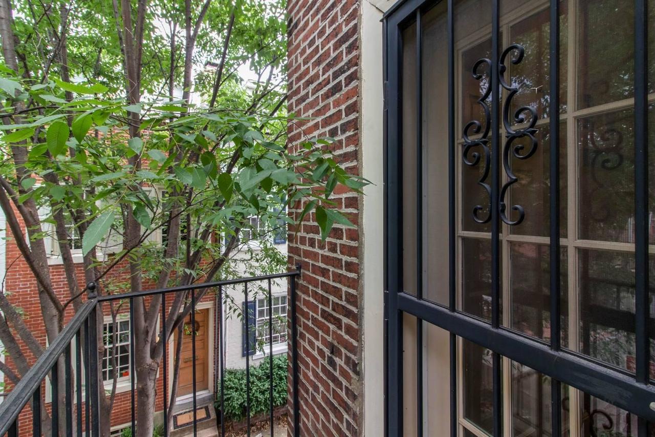 Historic Gem - City Center/Patio/Soak Tub - thumb 10