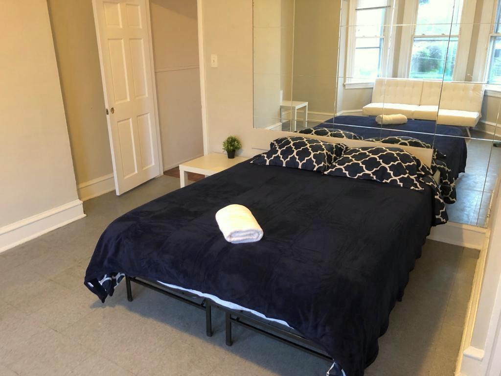 3 BDRM Spacious Home With Kitchen For Upto 10 Ppl - thumb 4