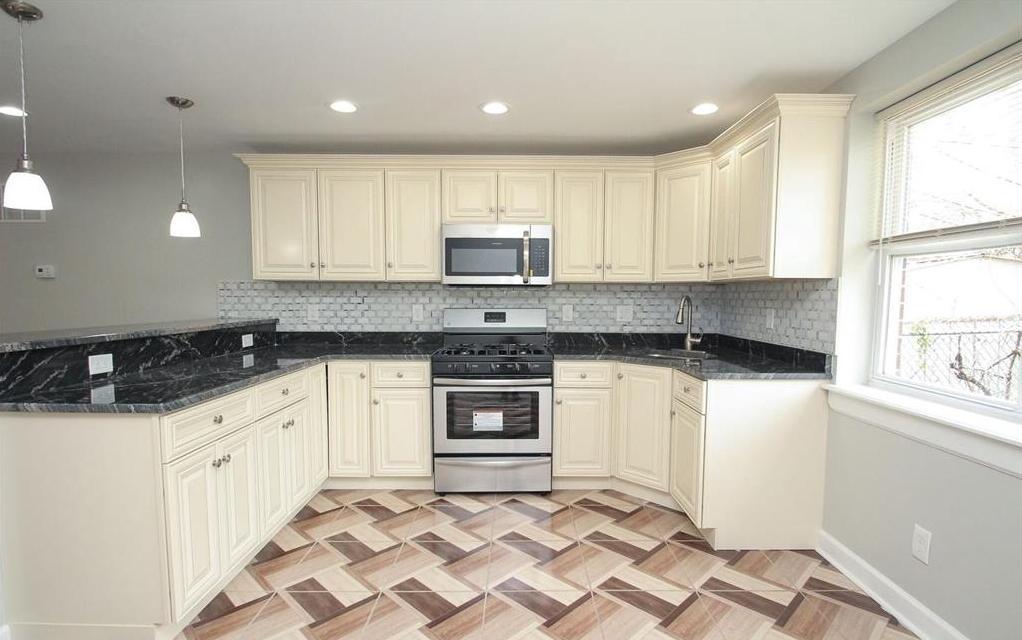 Adorable 3 BDRM Spacious House Near Fern Rock Transportation Center - thumb 0