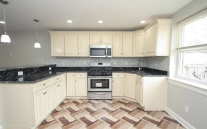 Adorable 3 BDRM Spacious House Near Fern Rock Transportation Center