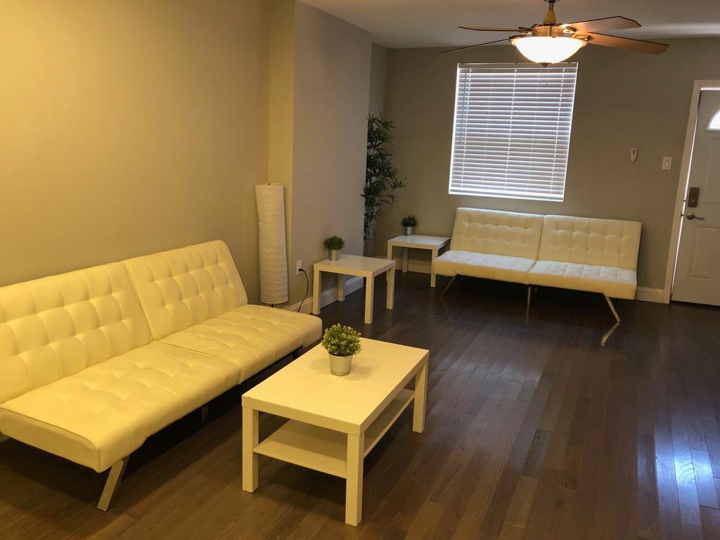 Adorable 3 BDRM Spacious House Near Fern Rock Transportation Center - thumb 7