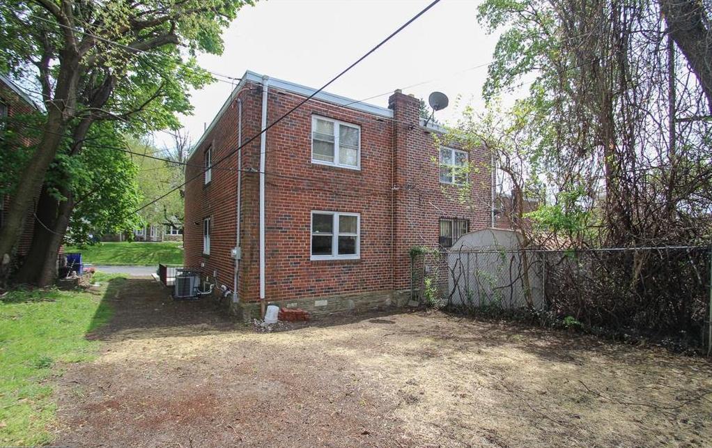 Adorable 3 BDRM Spacious House Near Fern Rock Transportation Center - thumb 2