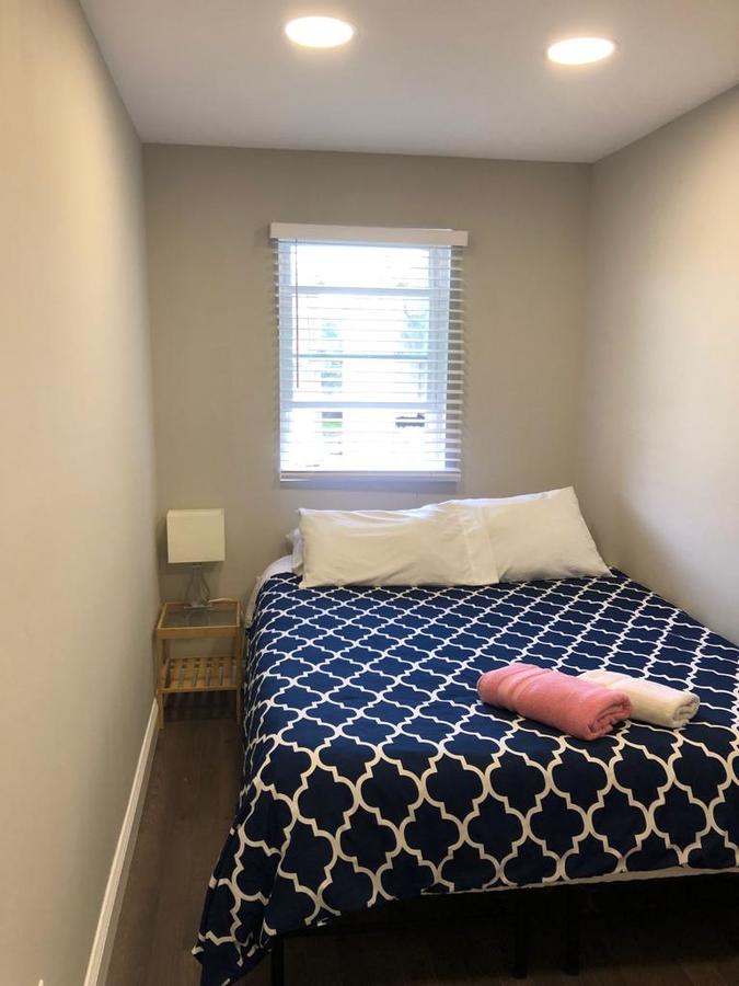 Adorable 3 BDRM Spacious House Near Fern Rock Transportation Center - thumb 10