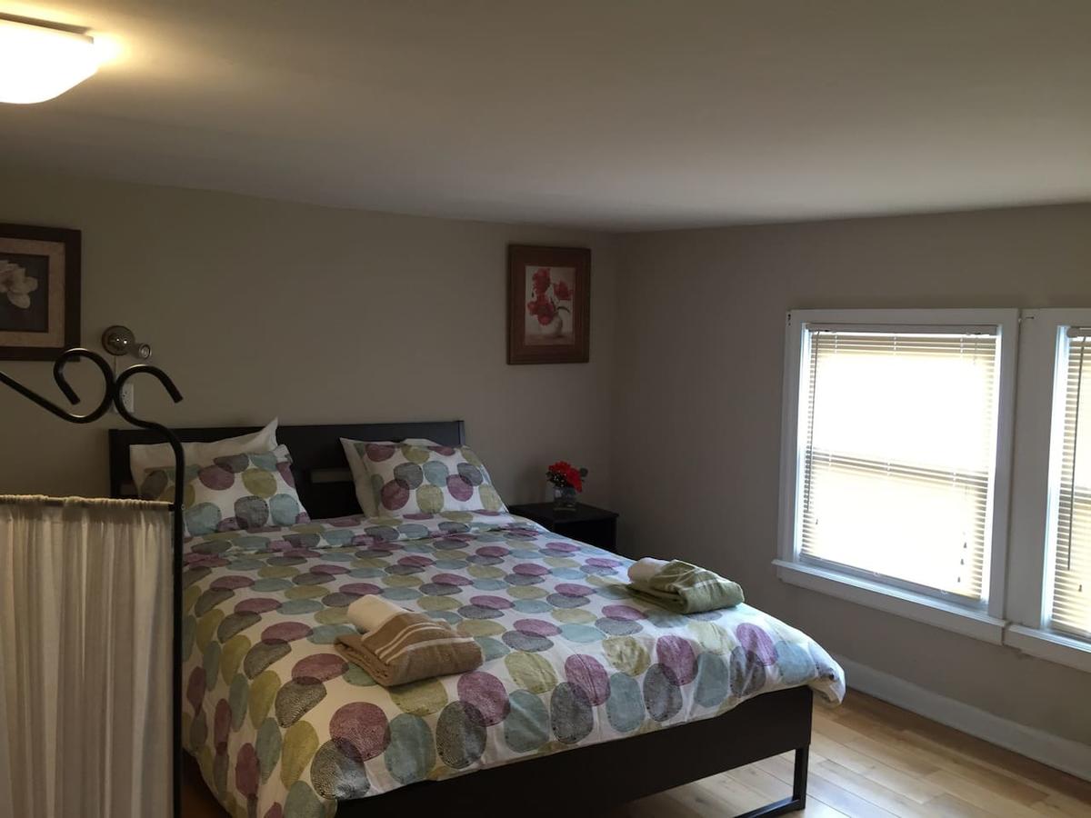 Historical Home - Sleeps Up To 12 - thumb 3