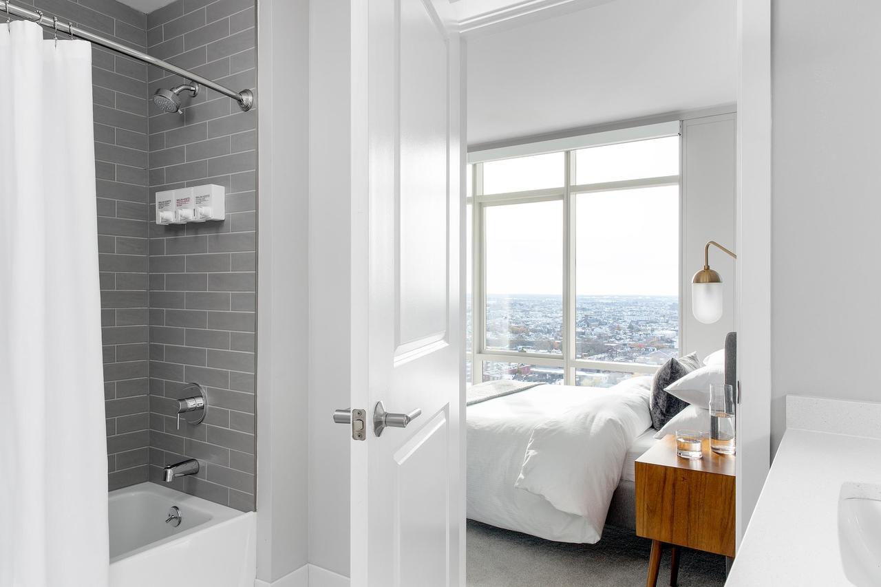 Striking 2BR+Lounge In City Center - thumb 13