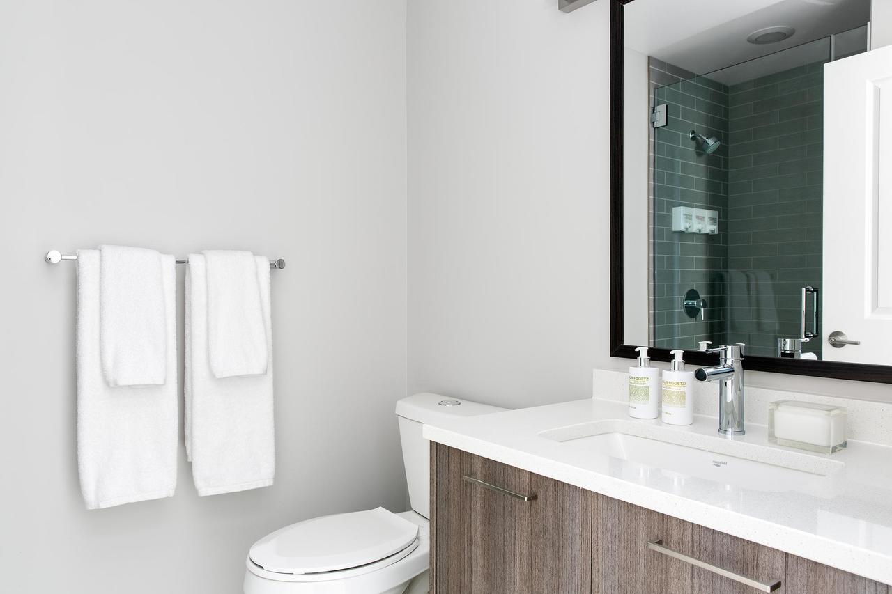 Striking 2BR+Lounge In City Center - thumb 14