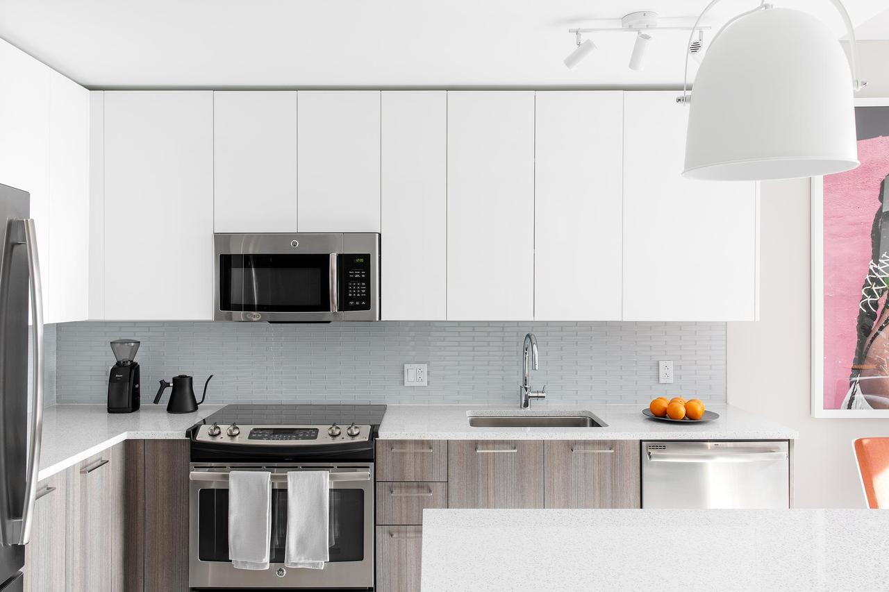 Striking 2BR+Lounge In City Center - thumb 5