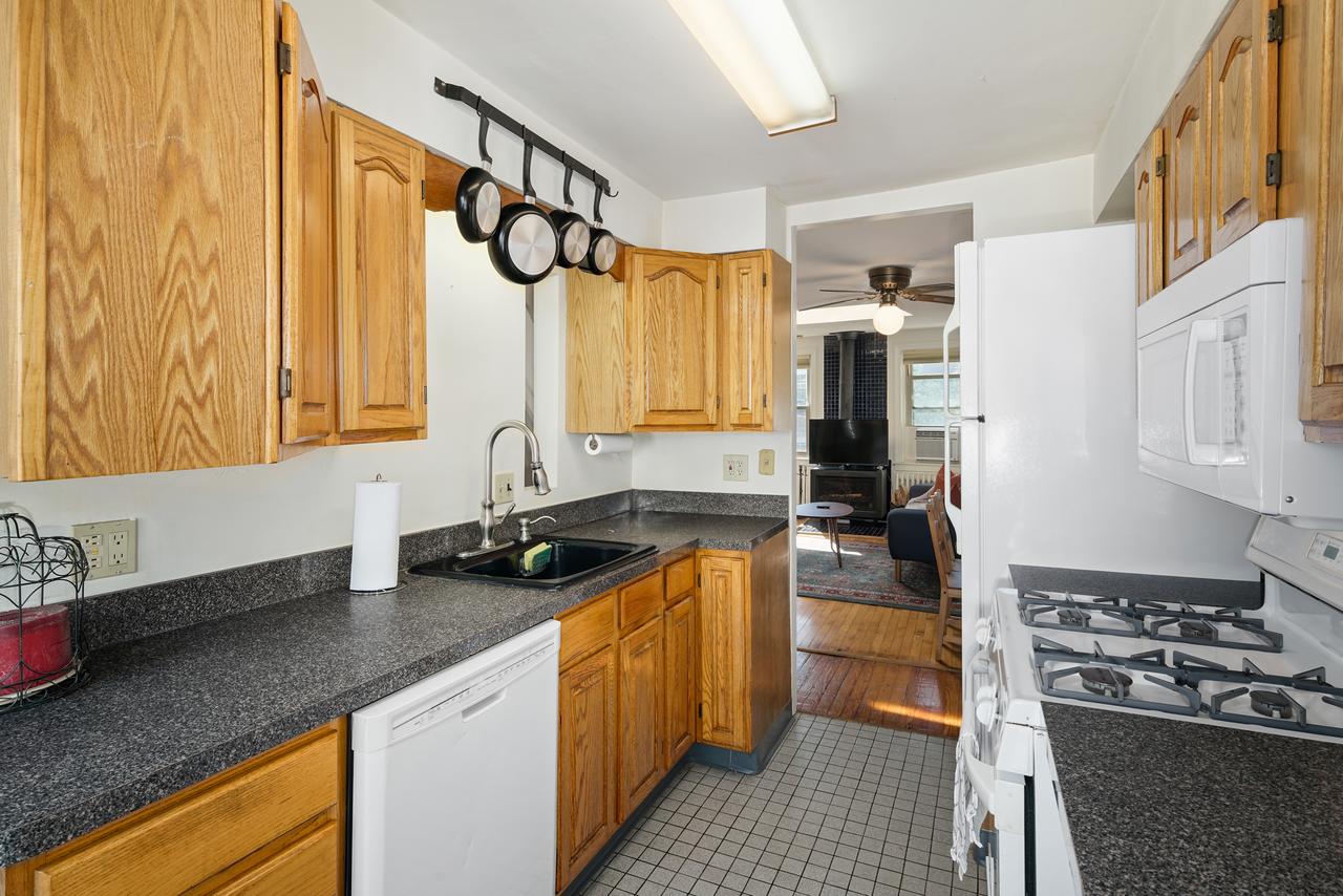 Queen Village Gem W/ Roof Deck - thumb 11