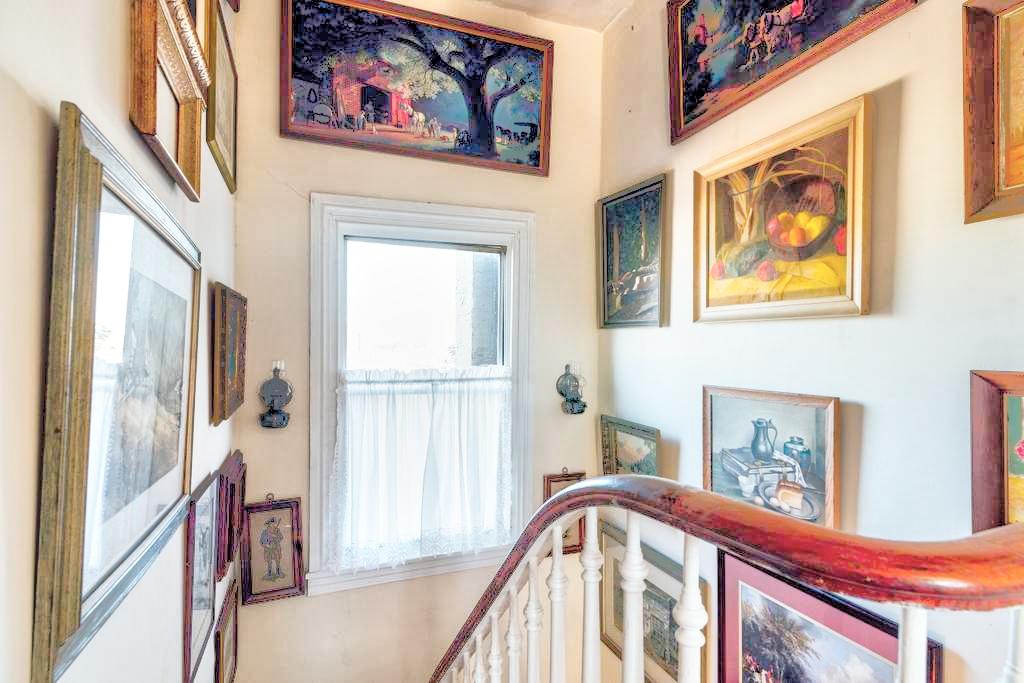 BnB Antiques & Art Gallery - thumb 19