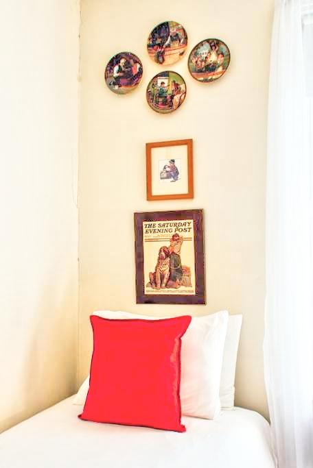 BnB Antiques & Art Gallery - thumb 15
