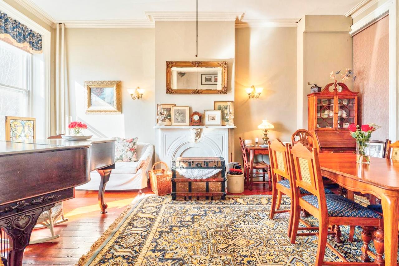 BnB Antiques & Art Gallery - thumb 1