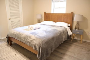 Villa 204-Cozy&Roomy Heart Of Center City APT