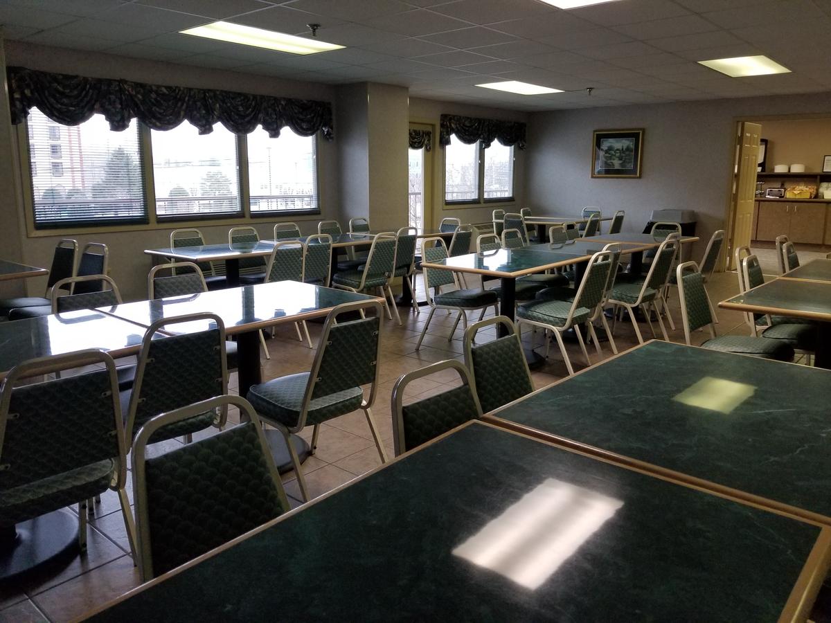 Park Tower Inn - thumb 11