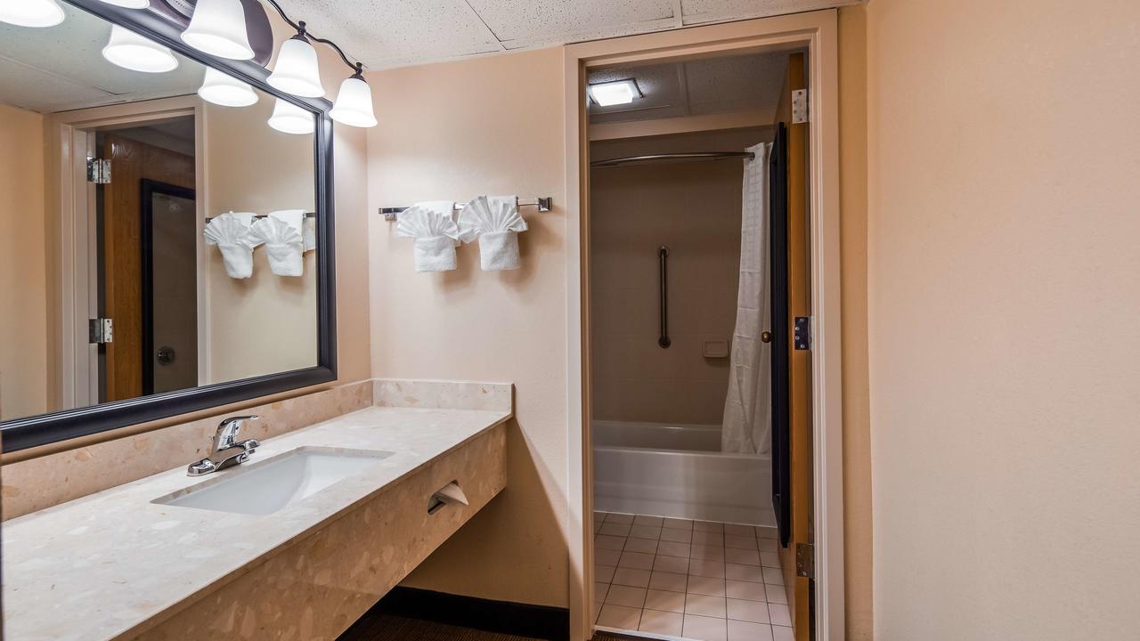 Best Western Plus Arbour Inn And Suites - thumb 10