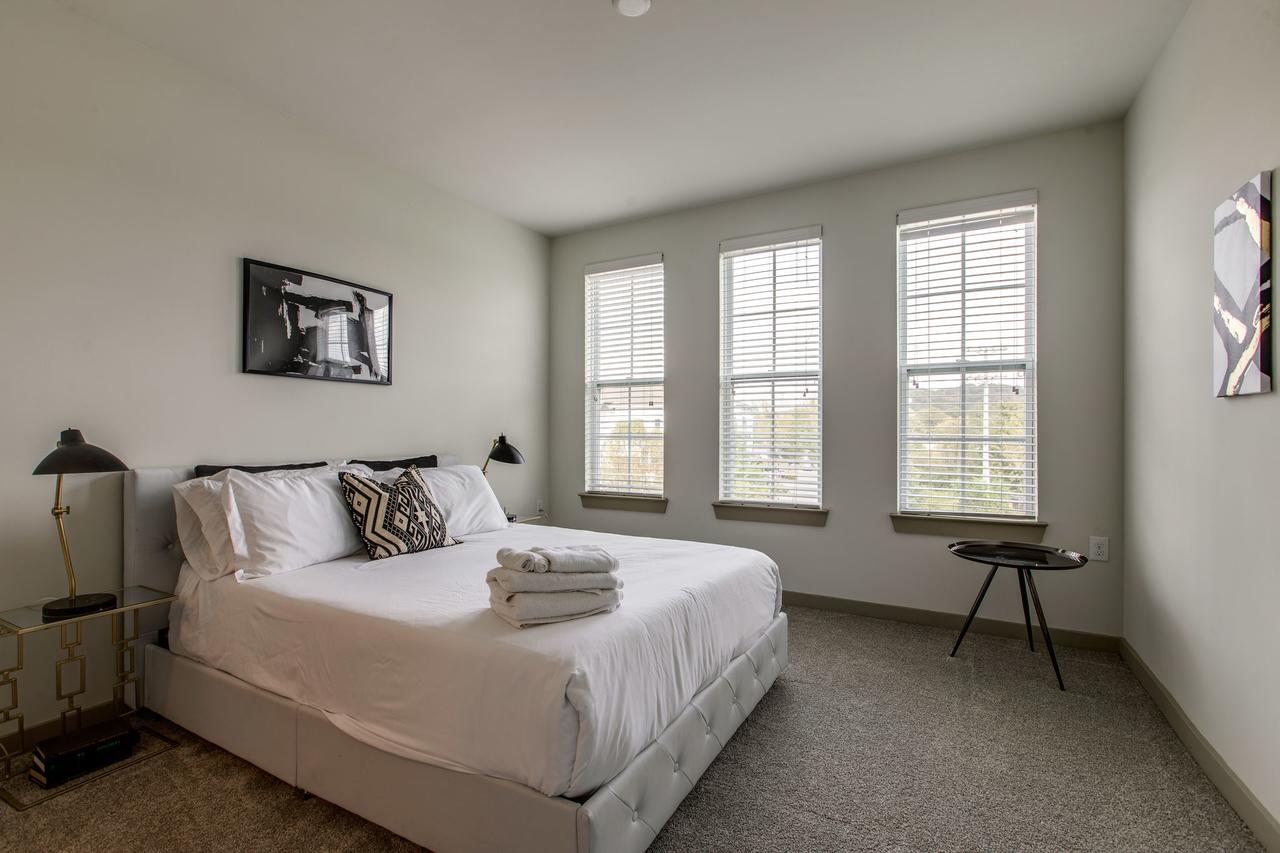 NEW Modern 2 BDR Franklin Apt W/ Pool Gym &Parking - thumb 7