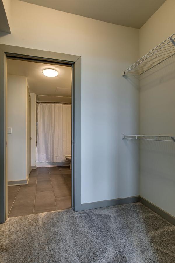 NEW Modern 2 BDR Franklin Apt W/ Pool Gym &Parking - thumb 26