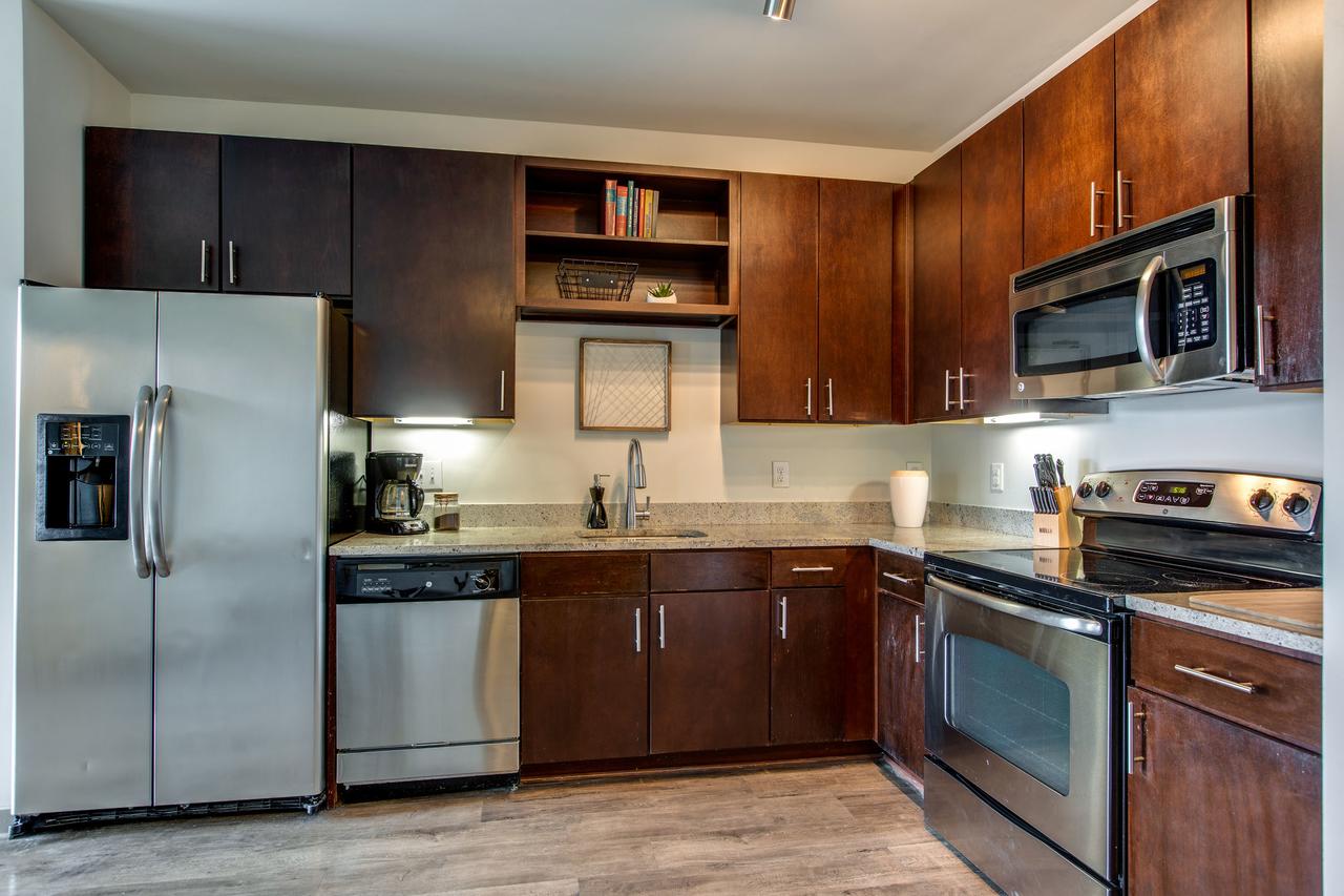 NEW Modern 2 BDR Franklin Apt W/ Pool Gym &Parking - thumb 15