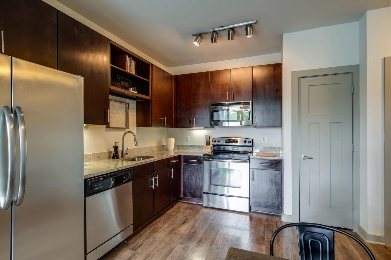 NEW Modern 2 BDR Franklin Apt W/ Pool Gym &Parking - thumb 12