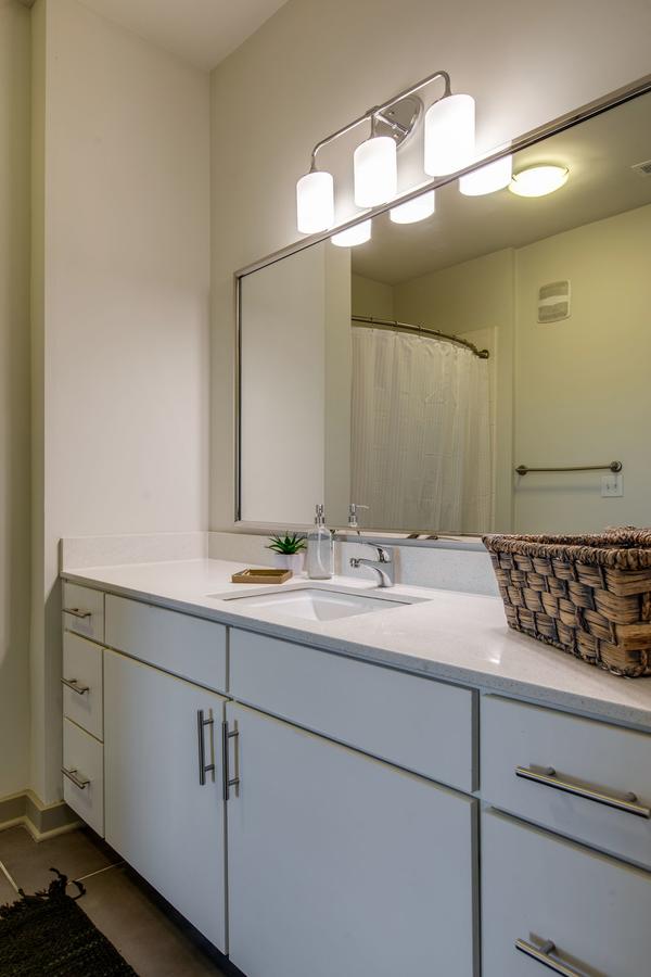 NEW Modern 2 BDR Franklin Apt W/ Pool Gym &Parking - thumb 22