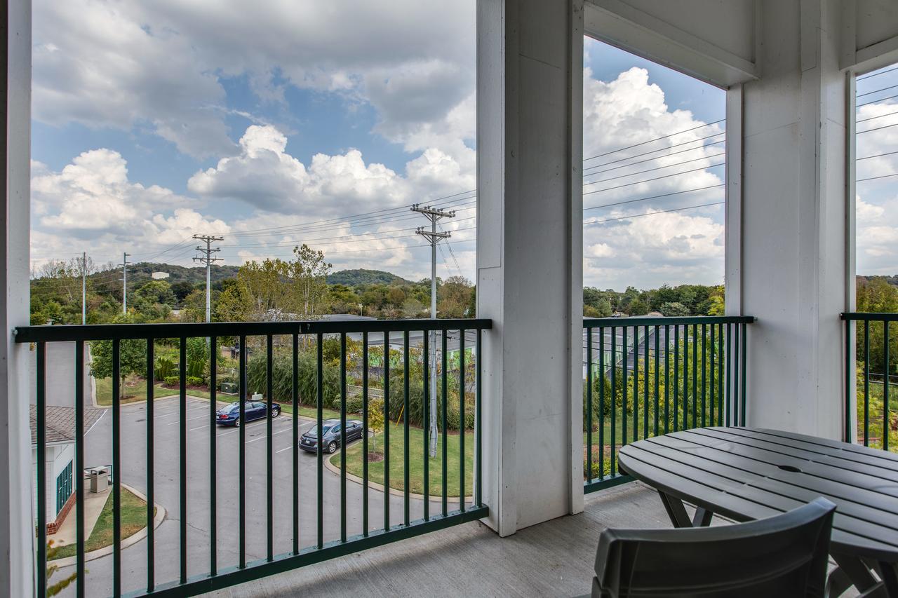 NEW Modern 2 BDR Franklin Apt W/ Pool Gym &Parking - thumb 19